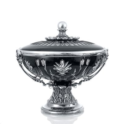 Кубок с крышкой из черно-прозрачного хрусталя